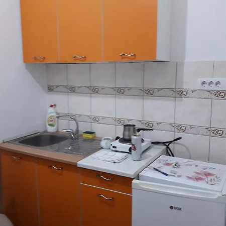 Vilanatalija Pansion, Apatin